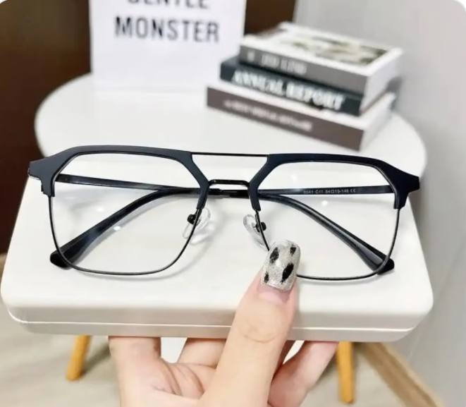 Photochromic Eyeglasses